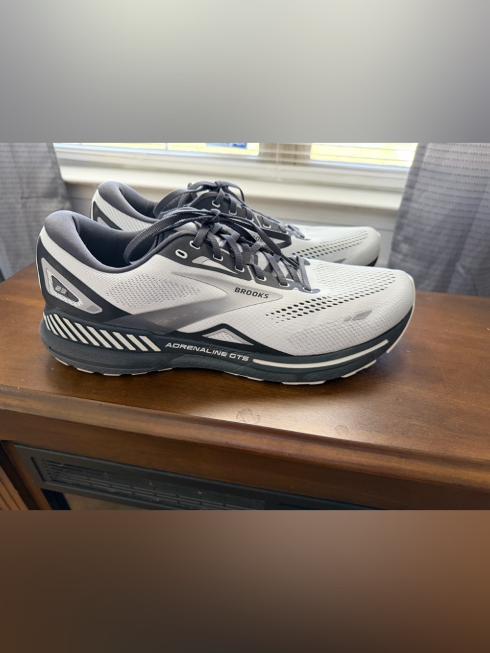 Brooks Adrenaline GTS 23